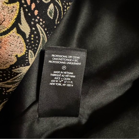 Alice + Olivia NWOT Donald High Rise Shorts in Black/Peach Promise Floral Size 6 - Picture 15 of 16